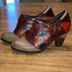 L’Artiste Leather Embroidered Ankle Booties